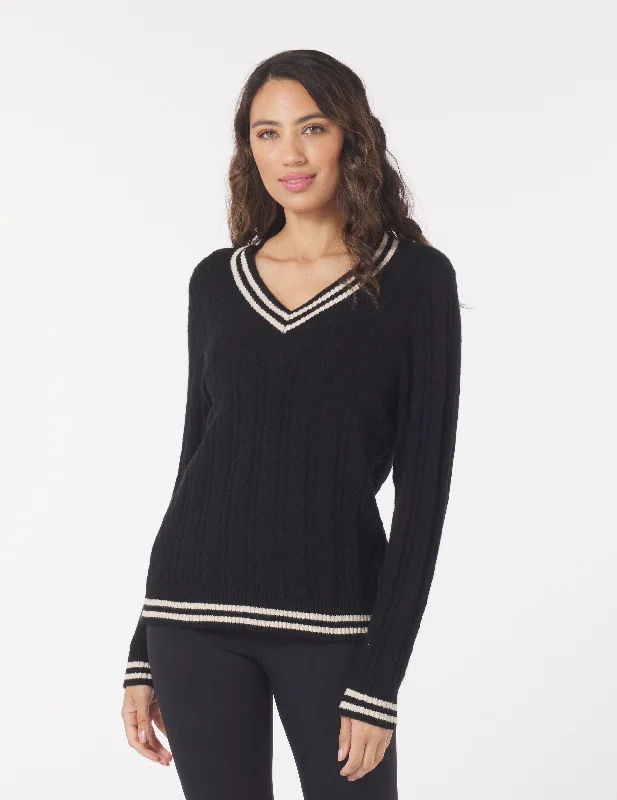 Casual And Casual Hanalei Cable Knit Sweater: Black/Oatmilk