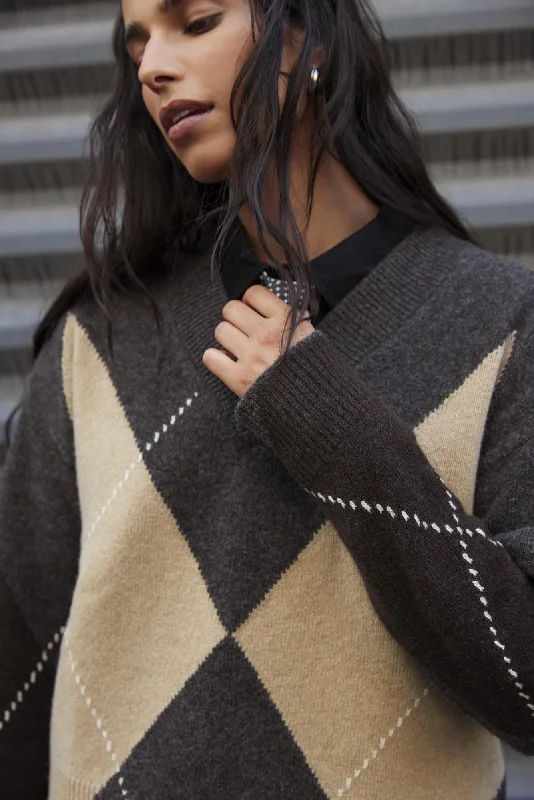 Classic Retro The Yak Wool V Neck Sweater in Charcoal Grey
