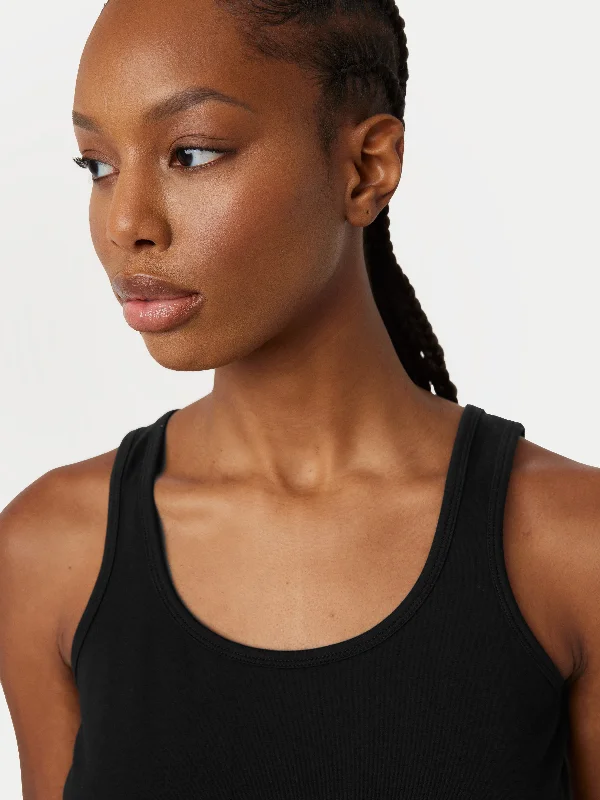Casual And Comfortable The U-Neck Tank in Black