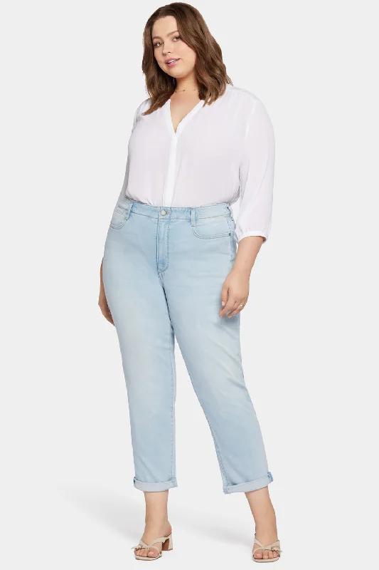 Margot Girlfriend Jeans In Plus Size - Brightside