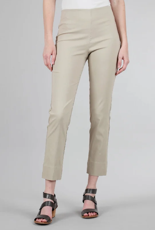 Milo Pant, Khaki